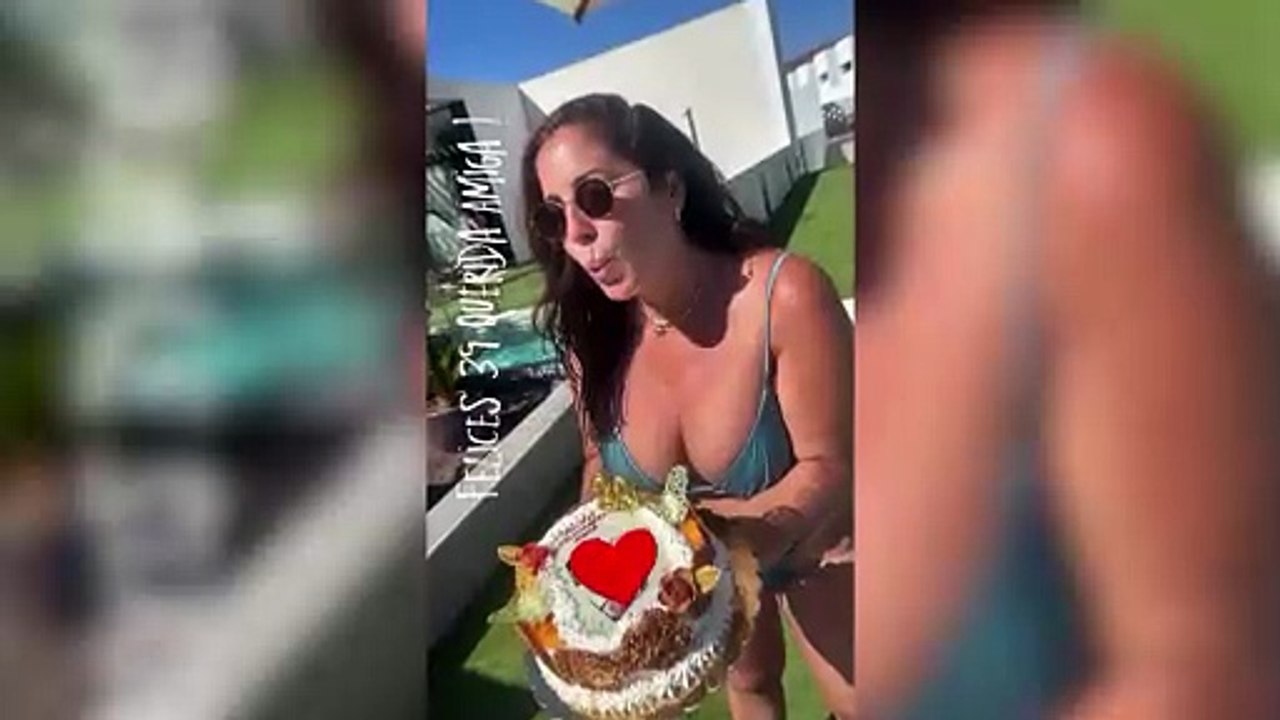 Anabel Pantoja celebra por adelantado su 39 cumpleaños con una fiesta con amigos