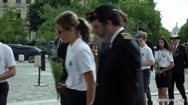 Macron alla Tomba del milite ignoto per la parata del 14 luglio