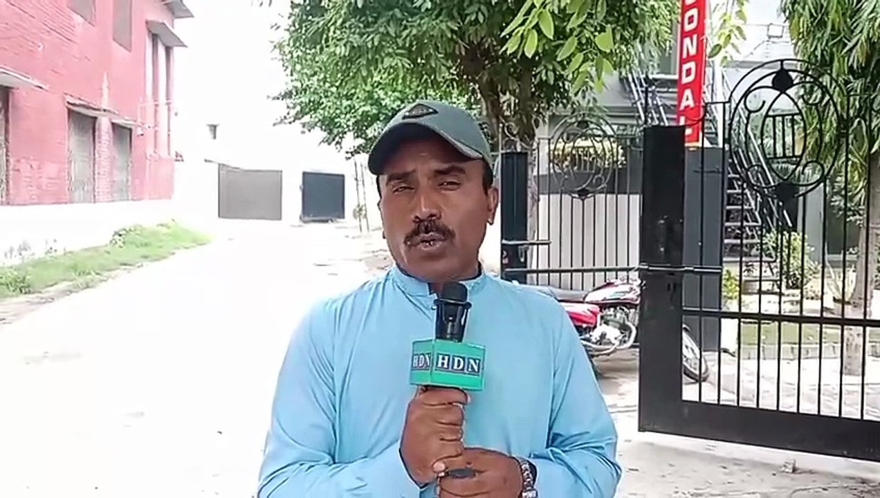 گجرات خدمت مرکز کے سامنے گاڑی جل کر تباہ بوڑھا شخص جھلس گیا متاثریں سراپا احتجاج