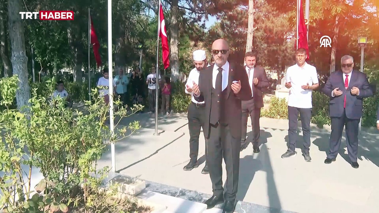 Zekai Aksakallı, kahraman şehit Halisdemir'in mezarını ziyaret etti