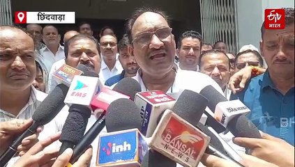 कलेक्टर चेंबर के बाहर जमीन पर बैठे विधायक, फिर चौपाल लगाकर गिनाई समस्याएं