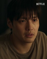 모두가 나를 의심하고 나는 모두를 의심한다. 여름밤을 괴롭히는 정체불명의 층간소음. 스릴러 영화 , 7월 18일 공개. 오직 넷플릭스에서.