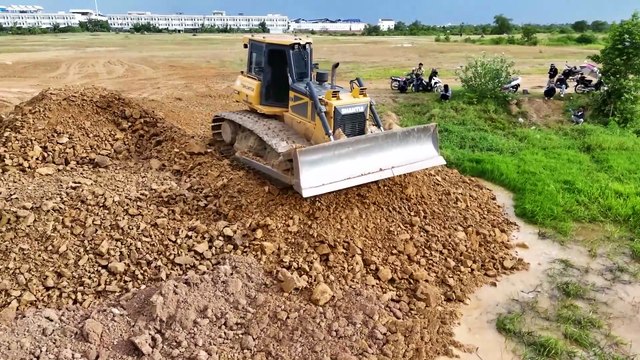 Epic 2 Amazing Activities Use Big 25.5T Dump Trucks Unloading Stone And SHANTUI DH17 C2 Bulldozer
