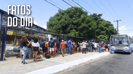 Passageiros enfrentam fila e sol forte à espera de ônibus para Mosqueiro
