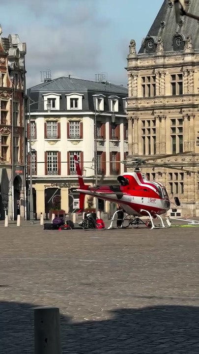 Descente du lion du Beffroi d’Arras : Descente spectaculaire du lion d’or en vue de sa restauration - 14/07/2025