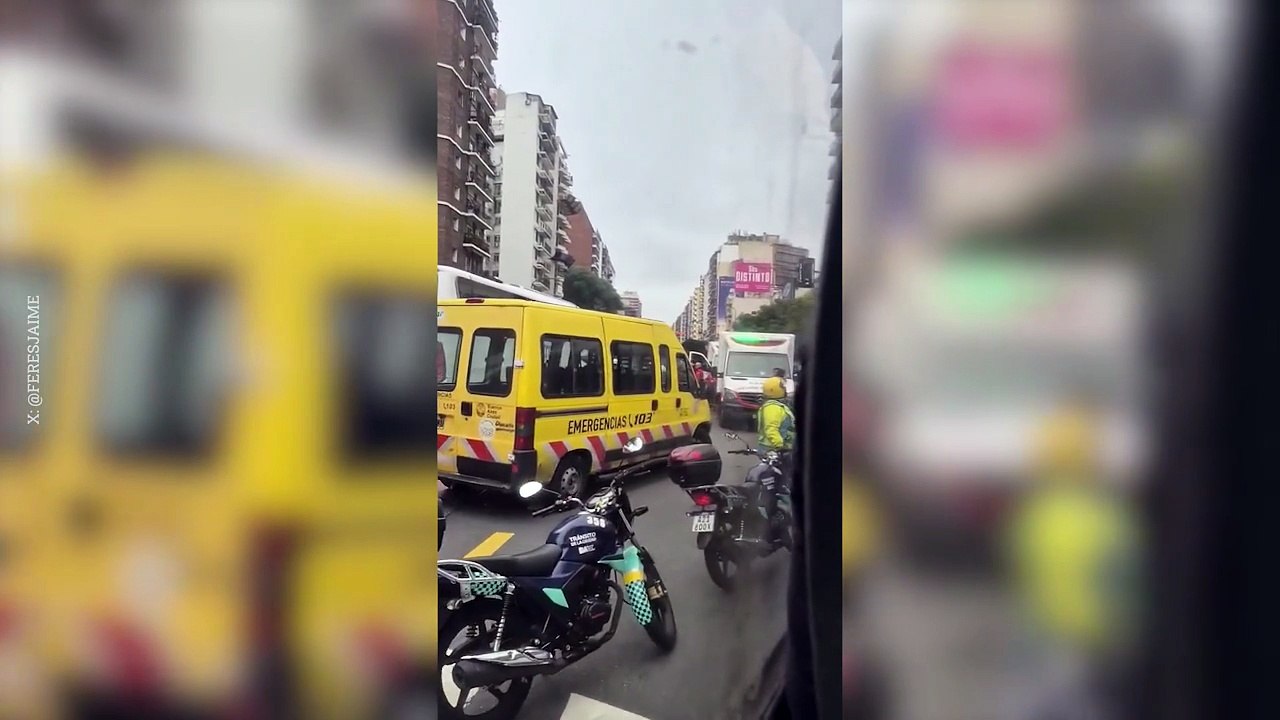 Chocaron dos colectivos en Belgrano: 20 pasajeros fueron atendidos por el SAME