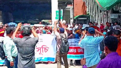 ১৮তম শিক্ষক নিবন্ধনধারীদের সনদের দাবীতে মানববন্ধন