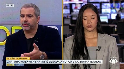 Cantora Walkiria Santos é beijada à força no palco