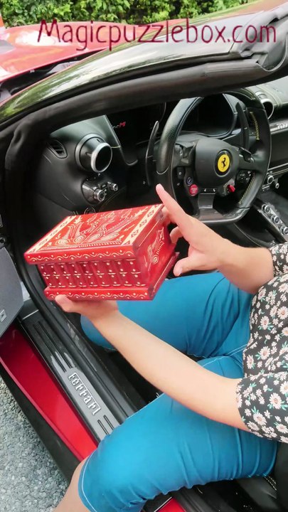 Secret Magic Puzzle Box opening in a FERRARI PORTOFINO M, what is the secret ?
