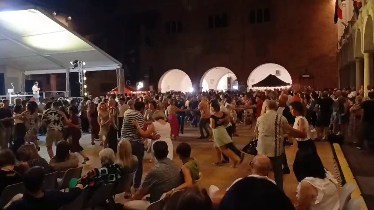 Italian dance party