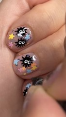 Nail art boules de suie trop mignon