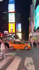 Walk in Manhattan – New York City After Dark 🌙🚶‍♂️"