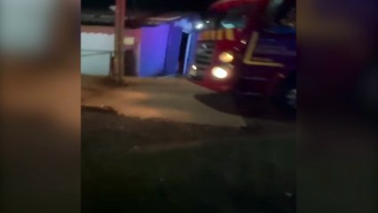 Vídeo mostra incêndio de grandes proporções que destruiu aviário e matou 21 mil pintainhos