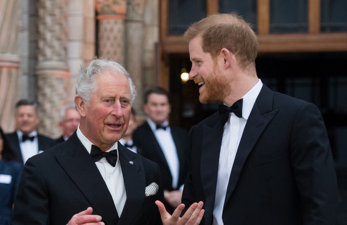 チャールズ国王とヘンリー王子夫妻の側近、ロンドンで極秘会談か