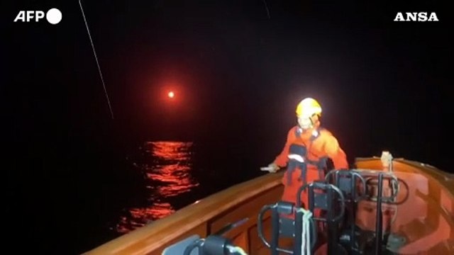 Indonesia, barca si ribalta al largo di Sumatra: le operazioni di ricerca