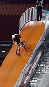 Bisiklet ile harika atlayış