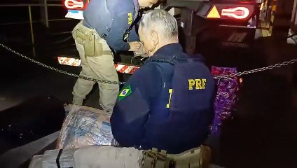 Caminhoneiro é preso com 400 kg de maconha em meio a carga de carne