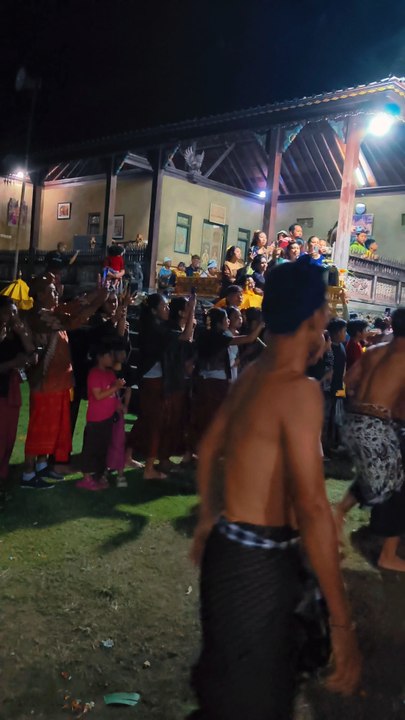 Tradisi Megendong Melaiban Teruna Desa Tenganan Dauh Tukad Karangasem Bali#TengananDauhTukad #TradisiUnik #TradisiBali #DesaTenganan #NgurahSuryaKusuma