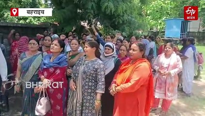 बहराइच डीएम के विरोध में कर्मचारी-अधिकारी दो फाड़; समर्थन में उतरा आंगनबाड़ी संघ, कहा- DM मैडम जैसा कोई नहीं