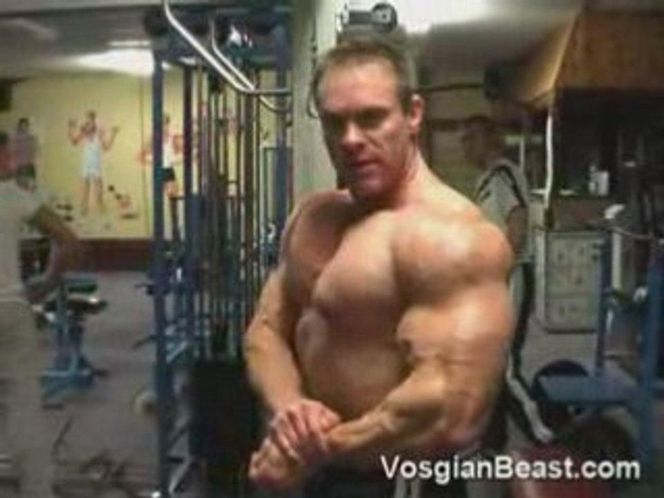 Raph chest workout & posing