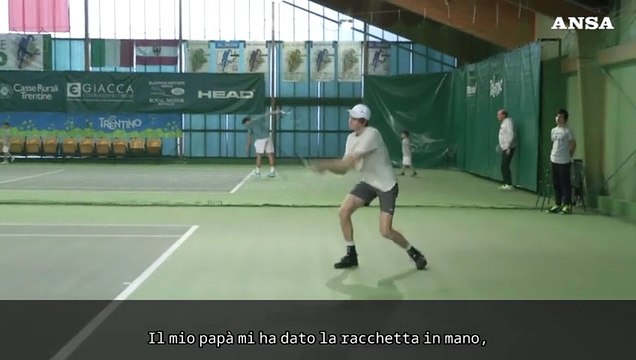 Sinner a 17 anni: Papa' mi ha dato per la prima volta la racchetta in mano