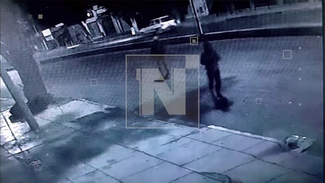 ¡Otra vez el robo de tapas de desagüe! Cámaras captan a dos delincuentes en la zona sur de Cochabamba