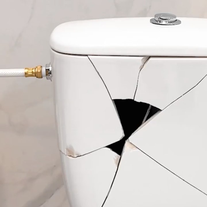 Amazing Fix for a Damaged Toilet Seat – Quick & Easy! 🚽🛠️