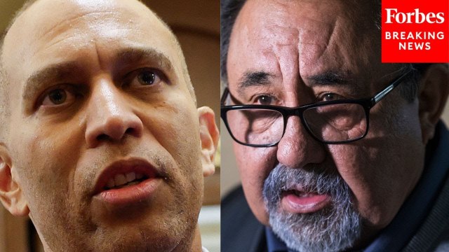 Hakeem Jeffries Honors Former Arizona Rep. Raúl Grijalva, Declines Endorsement In AZ Congress Race