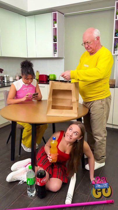 The Bag That Just Keeps Going… and Going! 😂🌀