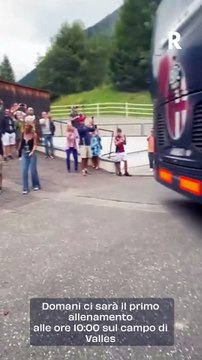 L’arrivo del Bologna fc a Valles: che il ritiro abbia inizio