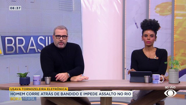 Três criminosos armados invadem casa e ameaçam família com machadinha
