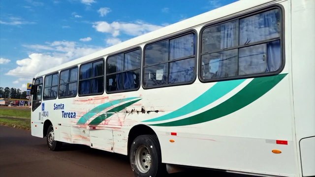 Ônibus de Santa Tereza se envolve em forte colisão na marginal da BR-277 em Cascavel