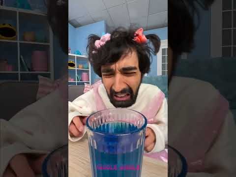 J'ai trompé mon frère et j'ai pris sa barbe à papa ! 😏🍭🎯 #fun #frères et sœurs