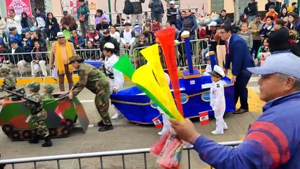 Desfiles escolar por 28 de julio en la Alameda de los Descalzos 2025