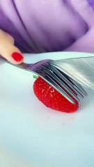 Coupe-fraise à l'épreuve ! 🍓🤔 : Vaut-il le coup ou est-ce du gaspillage ? #cuisine #gadget