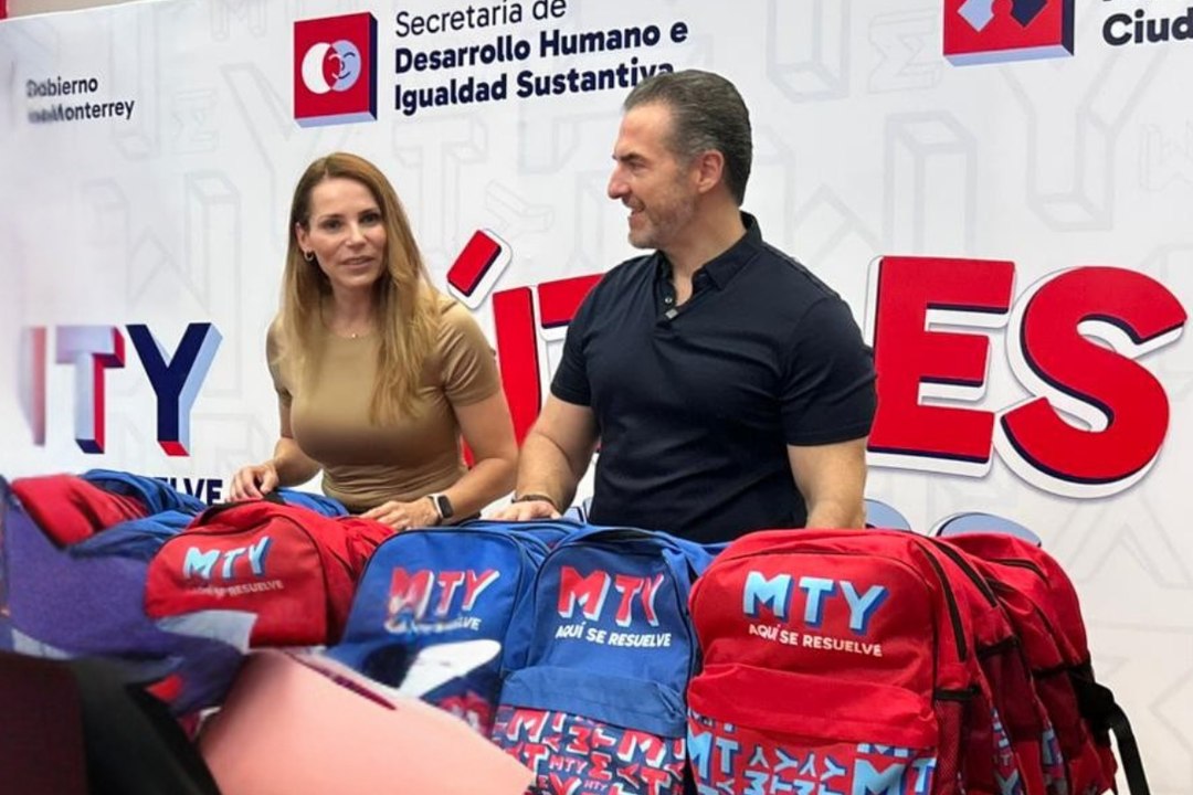 Adrián de la Garza entrega útiles escolares en Monterrey, conoce cómo inscribirse en el programa