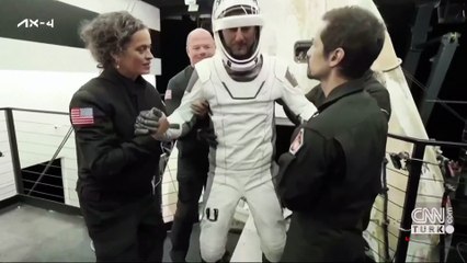 20 günlük uzay görevini tamamlayan 4 astronot döndü