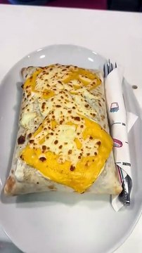 Cheddar-filled French tacos, oven-gratinated #FrenchTacos #CheddarCheese #Gratinated #CheeseLovers #OvenBaked