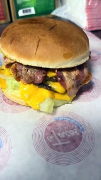Double Bacon Hamburger – Twice the Flavor, Twice the Pleasure! #DoubleBurger #BaconLovers #JuicyBurger #BurgerTime #FoodieDelight