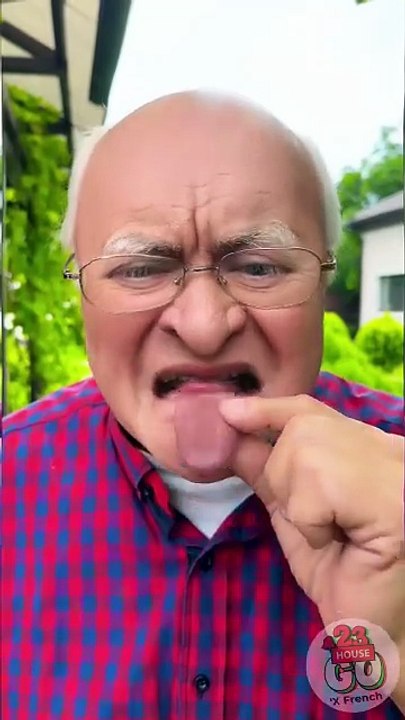 Papi est resté coincé dans la chaise… et on n’arrivait plus à s’arrêter de rire ! 😂 #funny