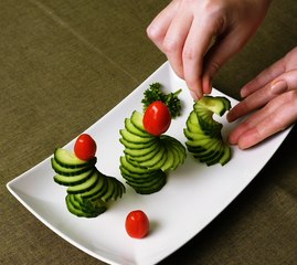 Ces astuces de découpe d'aliments feront de vous la star de toutes les fêtes !