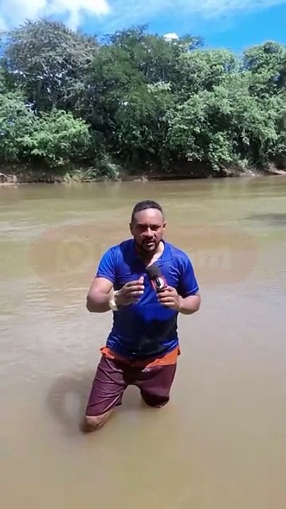 Repórter pisa no corpo de menina desaparecida durante reportagem