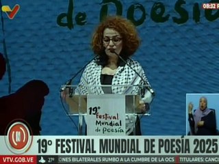Poeta Ahlam Bashrat declama sus líricas en la edición 19° Festival Mundial de Poesía 2025