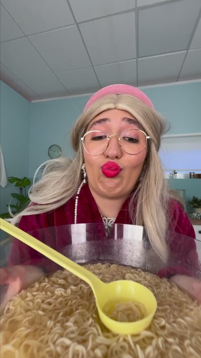 Mom Forbids Me And The Cat To Eat A Lot😧🤕🍜