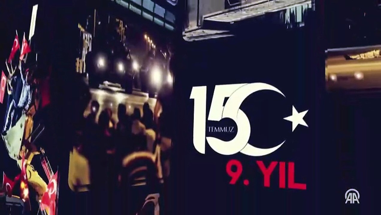 15 Temmuz Derneği ile Sahil Güvenlik Marmara ve Boğazlar Bölge Komutanlığı işbirliğinde İstanbul Boğazı'nda kortej geçişi yapıldı