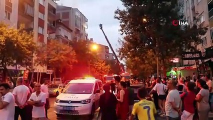 7 KATLI APARTMANIN ÇATISINDA YANGIN ÇIKTI