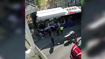 Ankara'da belediye otobüsü kaza yaptı! 20 kişi yaralandı
