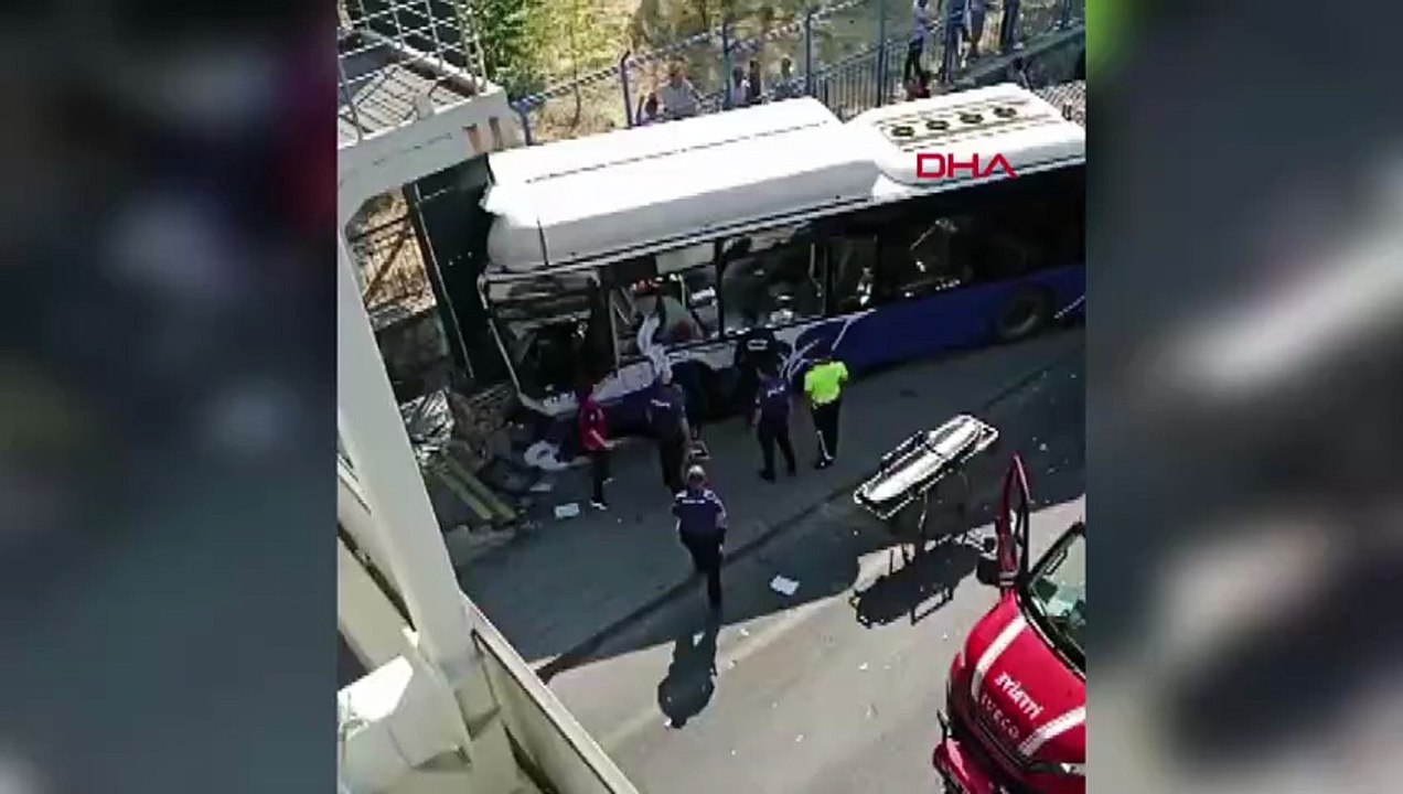 Ankara'da belediye otobüsü kaza yaptı! 20 kişi yaralandı