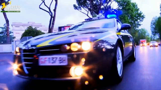 Palmi, sequestrata una tabaccheria: serviva a riciclare denaro del narcotraffico legato alla 'ndrangheta