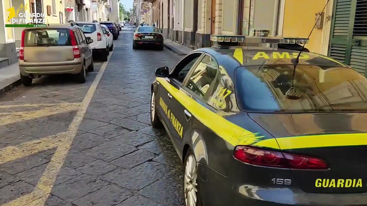 Droga, smantellata una piazza dello spaccio a Giarre: blitz della guardia di finanza